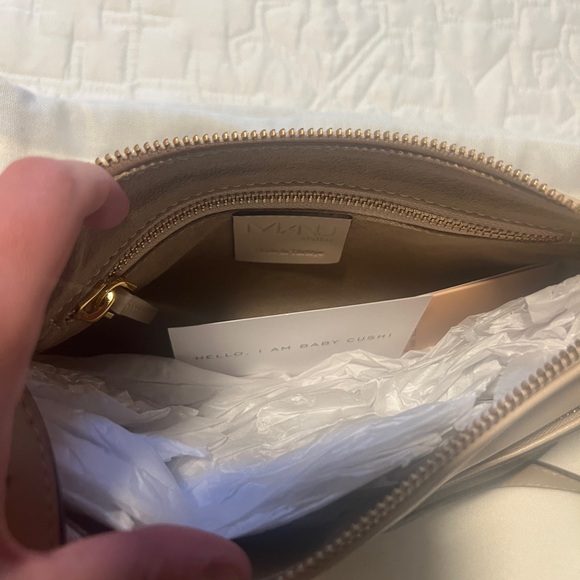 Manu Atelier three zipper shoulder bag in ivory - Picture 4 of 5